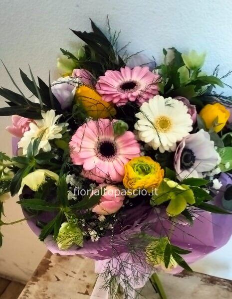 Bouquet di fiori misti colorati
